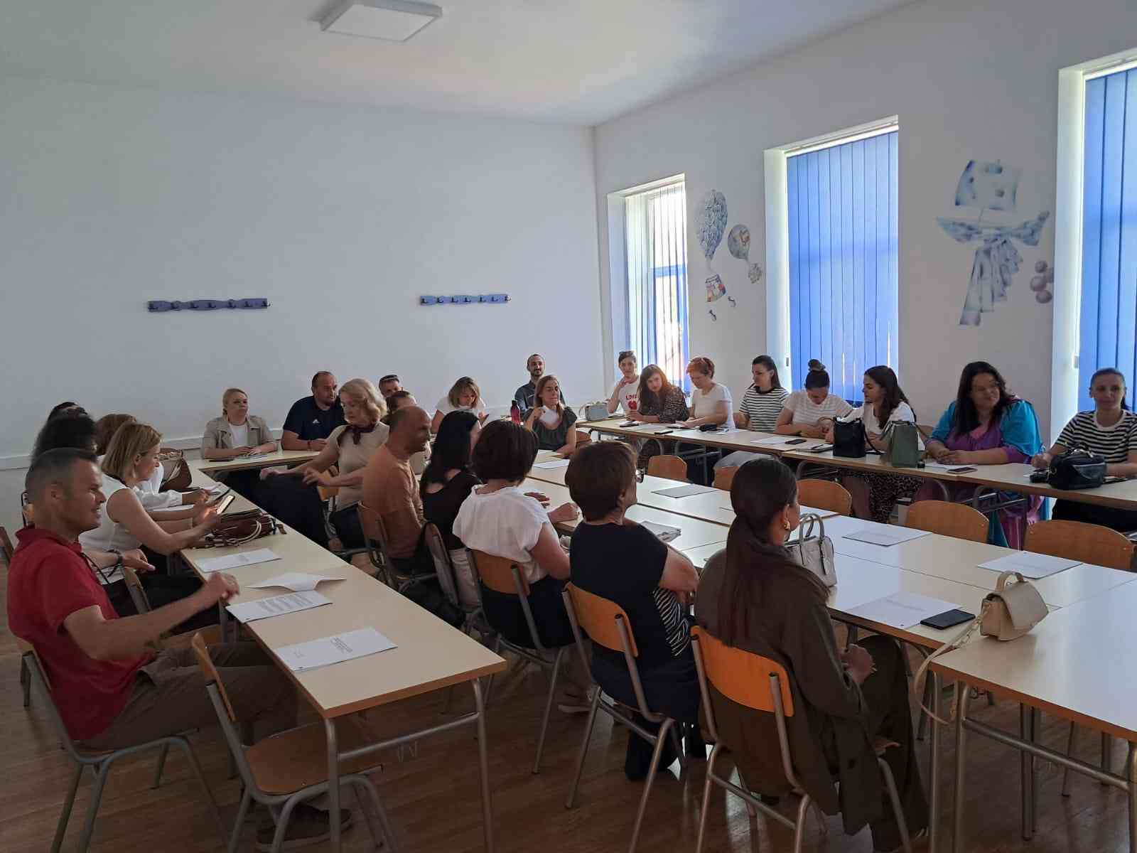 Održana edukacija o profesionalnoj orijentaciji učenika završnih razreda osnovnih i srednjih škola za nastavnike, stručne suradnike i ravnatelje u Hercegbosanskoj županiji